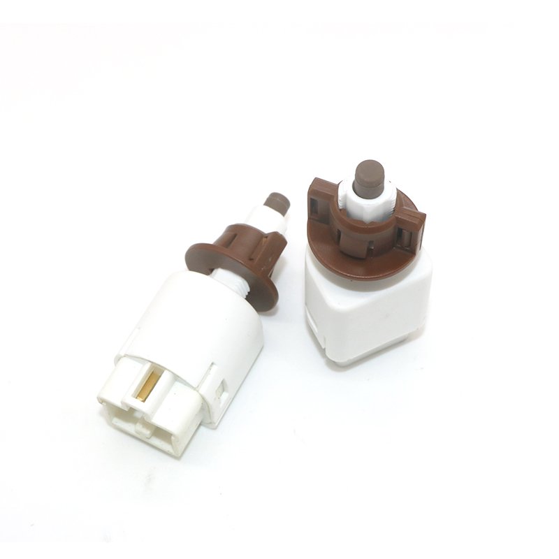 In Stock Car Brake Light Switch OE 84340-69025 8434069025 Stop Lamp Switch for Toyota Yaris Vios Corolla Wish Camry 4Runner